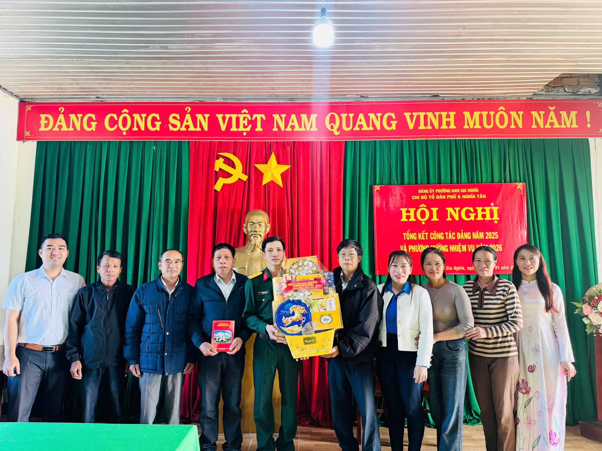 LÃNH ĐẠO PHƯỜNG NAM GIA NGHĨA THĂM, CHÚC TẾT CÁC TỔ DÂN PHỐ