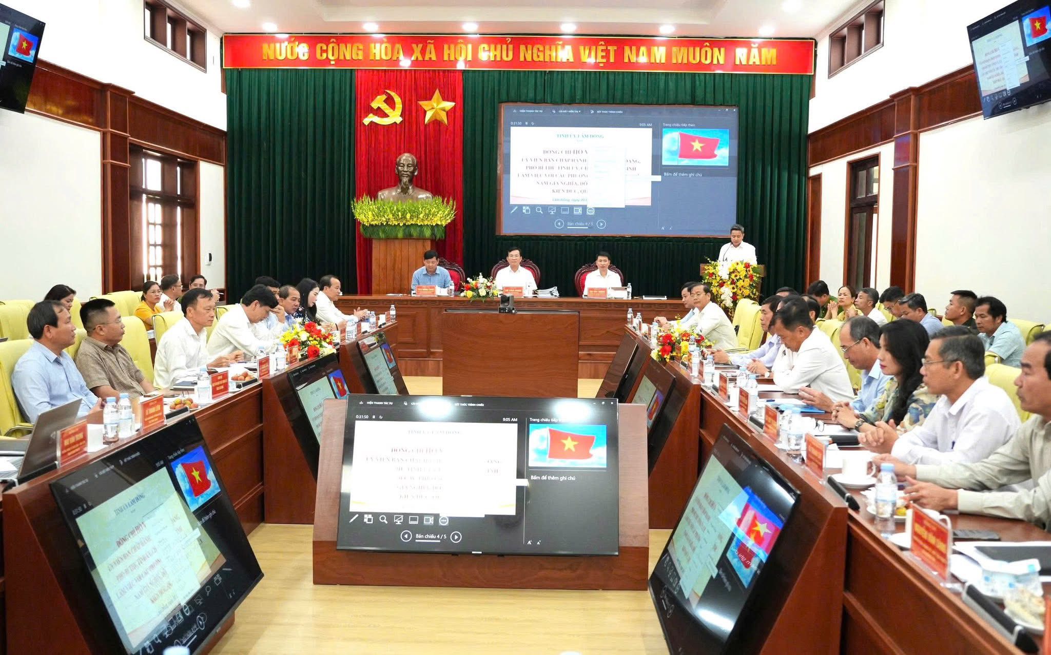 CHỦ TỊCH UBND TỈNH HỒ VĂN MƯỜI LÀM VIỆC VỚI CÁC PHƯỜNG, XÃ KHU VỰC PHÍA TÂY LÂM ĐỒNG