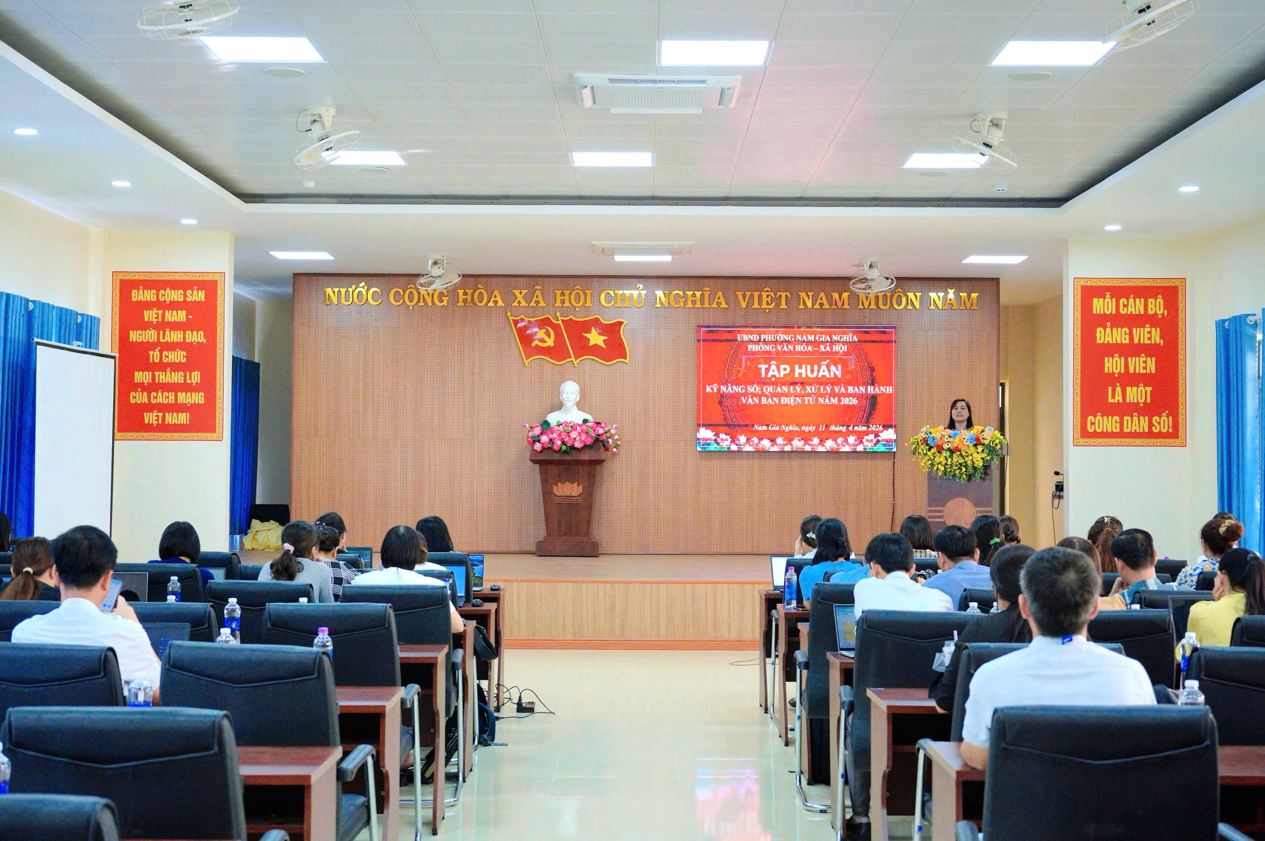 NAM GIA NGHĨA ĐẨY MẠNH CHUYỂN ĐỔI SỐ QUA TẬP HUẤN QUẢN LÝ, XỬ LÝ VĂN BẢN ĐIỆN TỬ