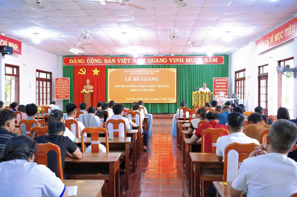 104 QUẦN CHÚNG ƯU TÚ HOÀN THÀNH LỚP BỒI DƯỠNG NHẬN THỨC VỀ ĐẢNG