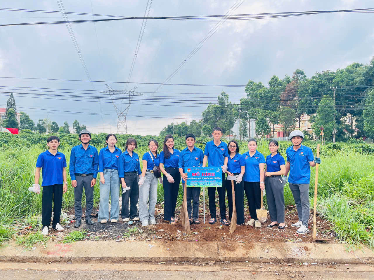 ĐOÀN THANH NIÊN PHƯỜNG NAM GIA NGHĨA RA QUÂN HƯỞNG ỨNG NGÀY MÔI TRƯỜNG THẾ GIỚI VÀ THÁNG HÀNH ĐỘNG VÌ MÔI TRƯỜNG NĂM 2026
