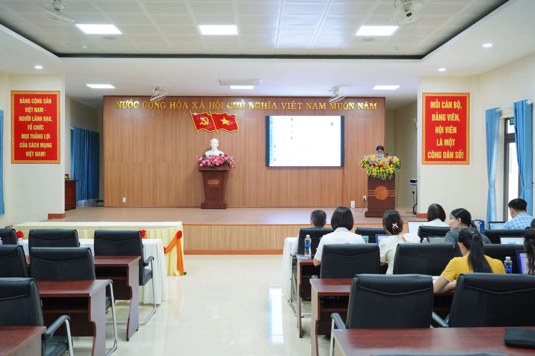 Tập huấn triển khai nền tảng trợ lý trí tuệ nhân tạo MISA ONE AI tại phường Nam Gia Nghĩa