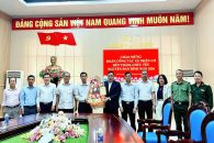 ĐẢNG ỦY XÃ NHÂN CƠ  ĐẾN THĂM, TẶNG QUÀ ĐẢNG ỦY PHƯỜNG NAM GIA NGHĨA