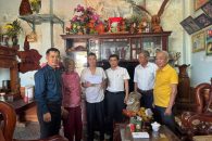 PHƯỜNG NAM GIA NGHĨA TIẾP TỤC THĂM, TẶNG QUÀ TẾT NGƯỜI CÓ CÔNG NHÂN DỊP XUÂN BÍNH NGỌ 2026